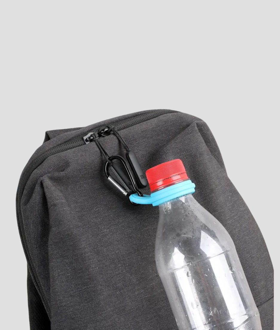 Haak-voor-fles-aan-broek.png