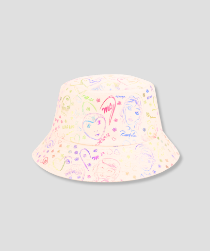Unieke-buckethat-outfit-wit.png