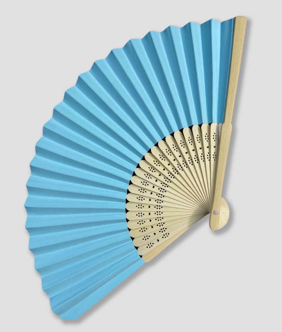 bamboe-waaier-blauw-goede-festival-waaier-goede-festvialwaaier-goedkope-festival-waaier-goedkope-festivalwaaier.png
