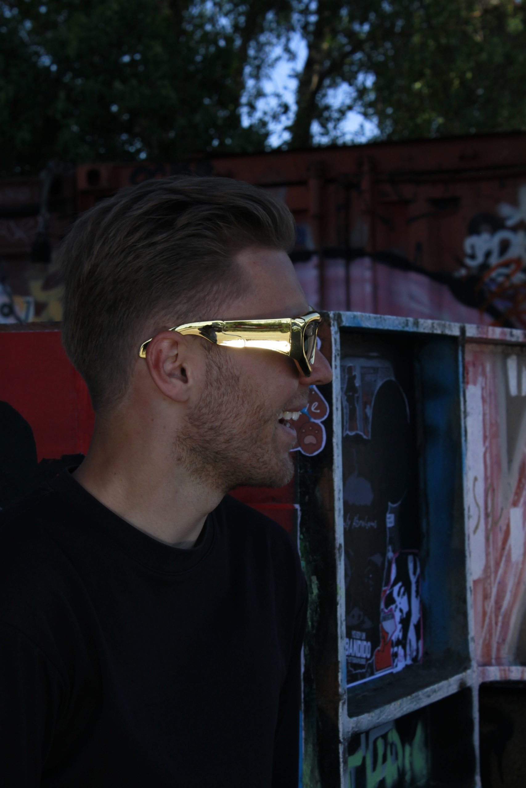 bril-goud-rave-1-scaled-1.jpg