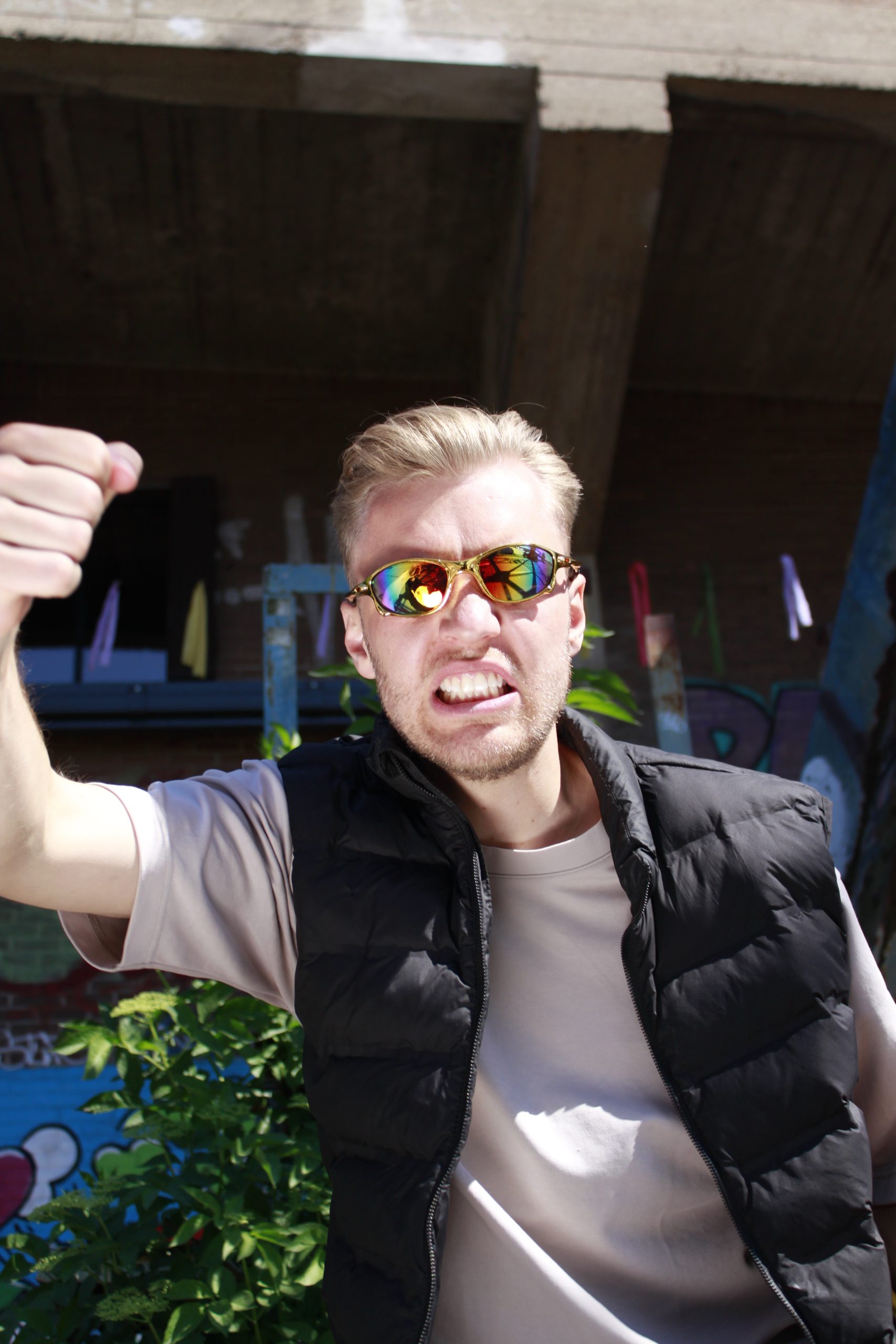 bril-goud-rave-scaled-1.jpg