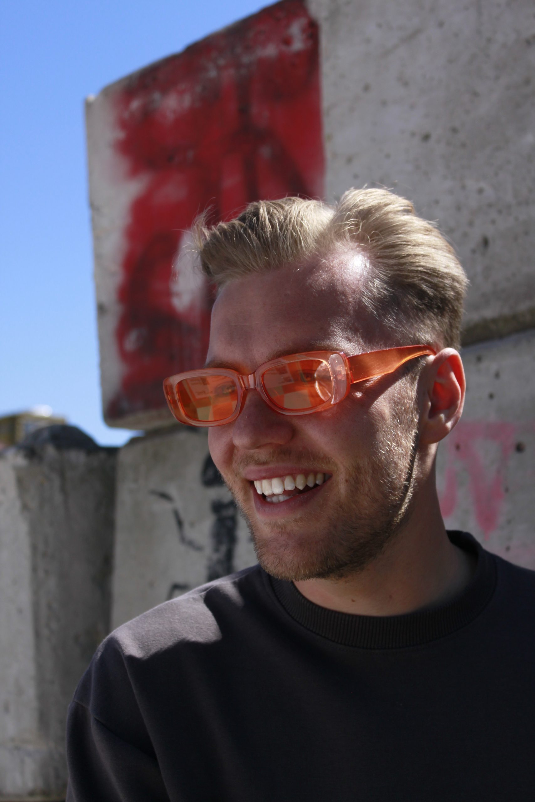 bril-oranje-voor-koningsdag-scaled-1.jpg