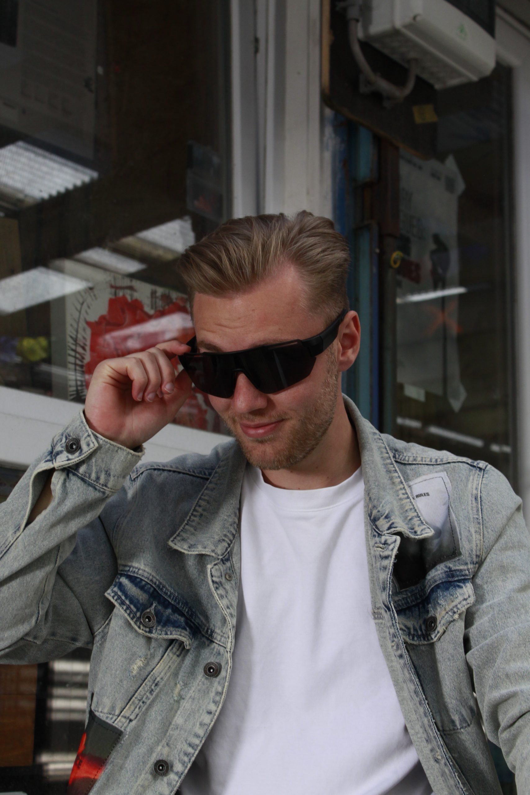 bril-zwart-rave-scaled-1.jpg
