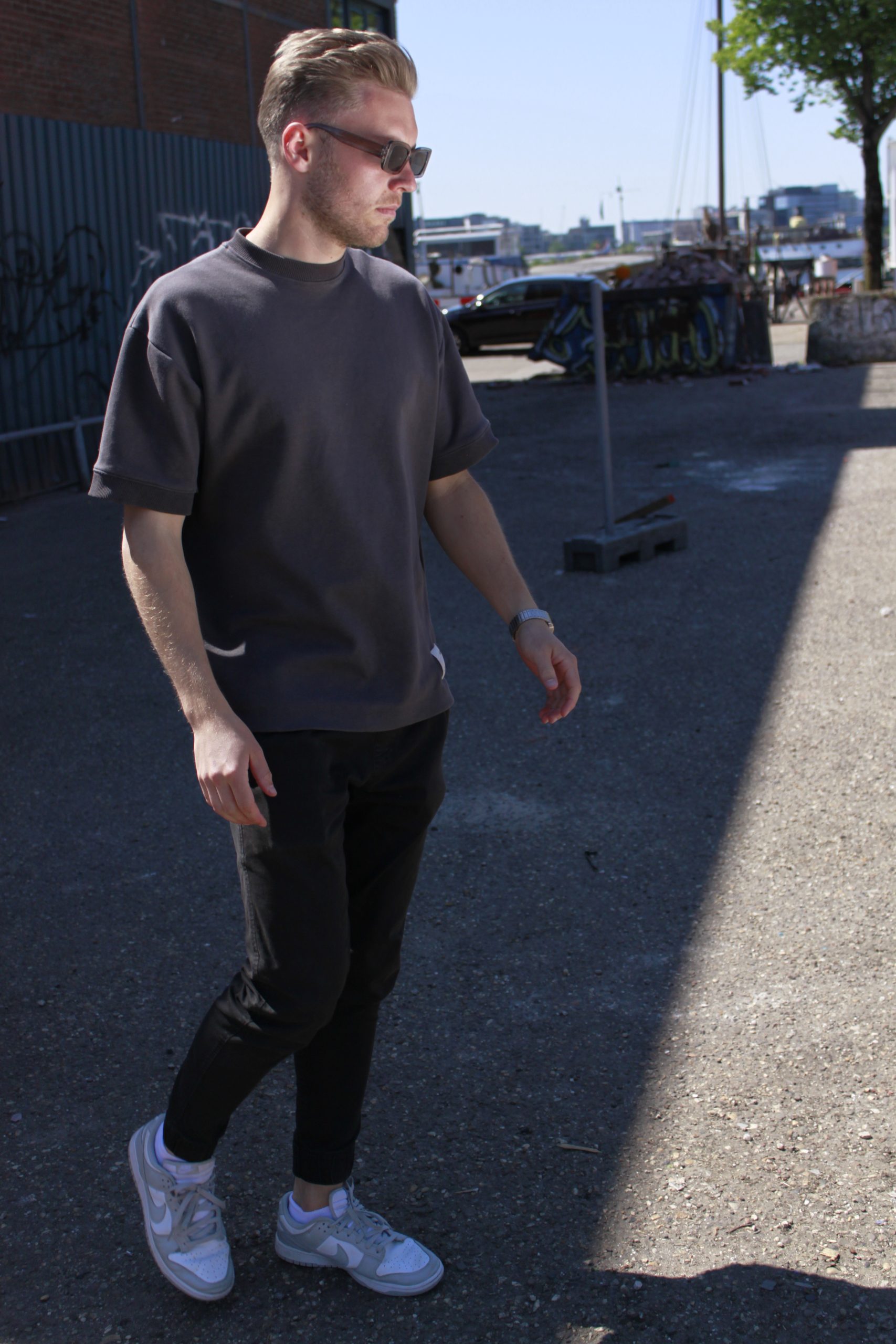festival-outfit-met-bril-scaled-1.jpg