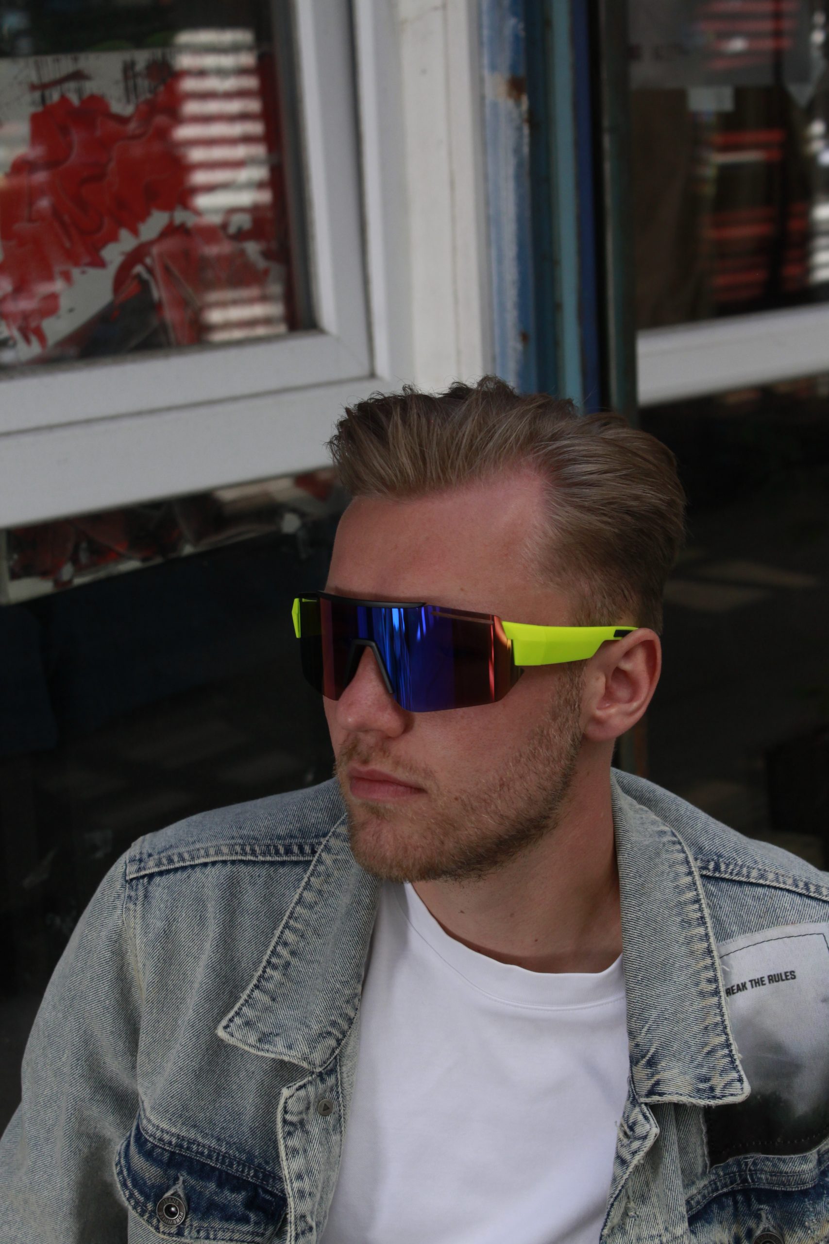 gele-rave-brillen-scaled-1.jpg