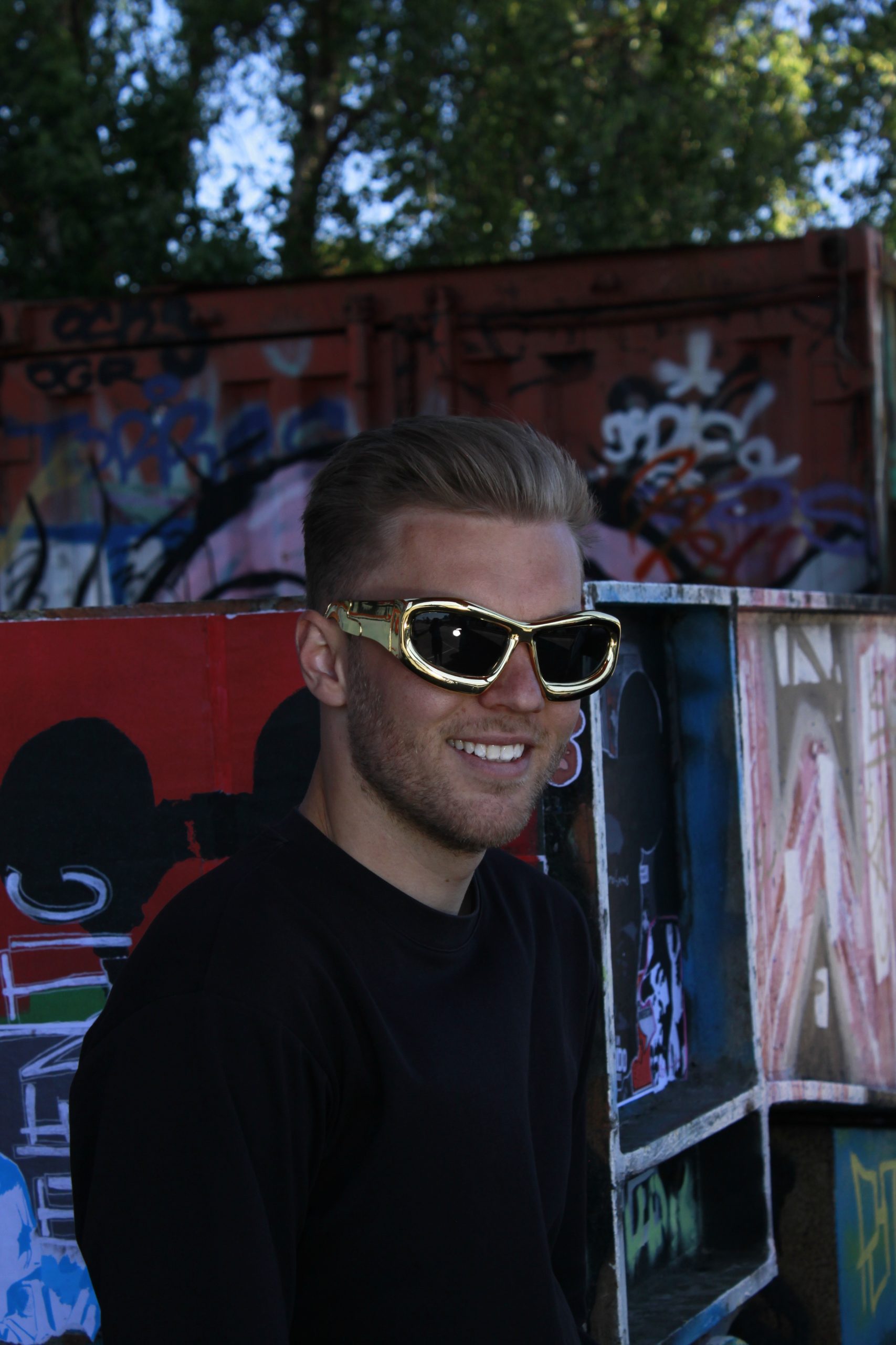 gouden-rave-bril-scaled-1.jpg
