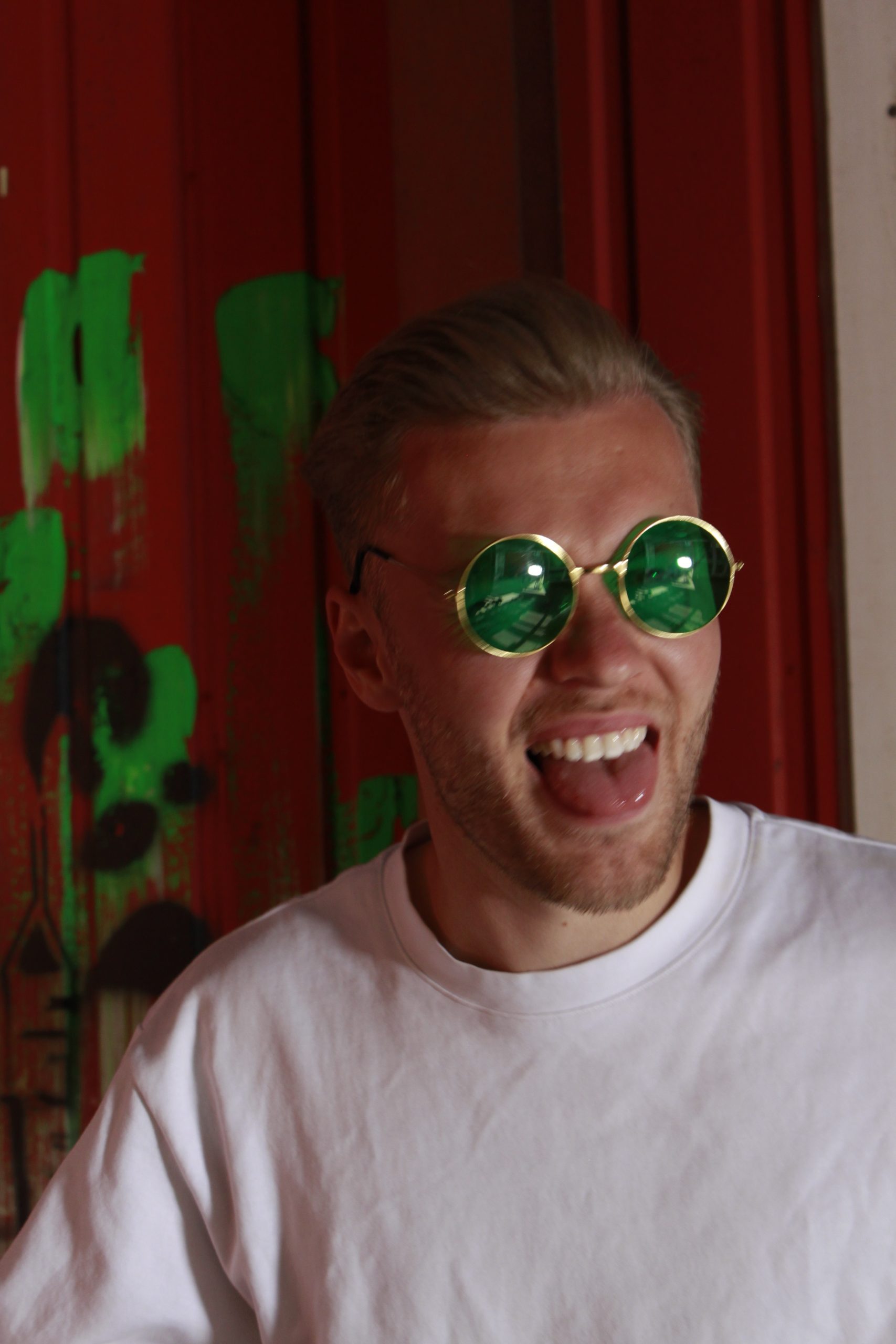 groene-bril-rave-scaled-1.jpg
