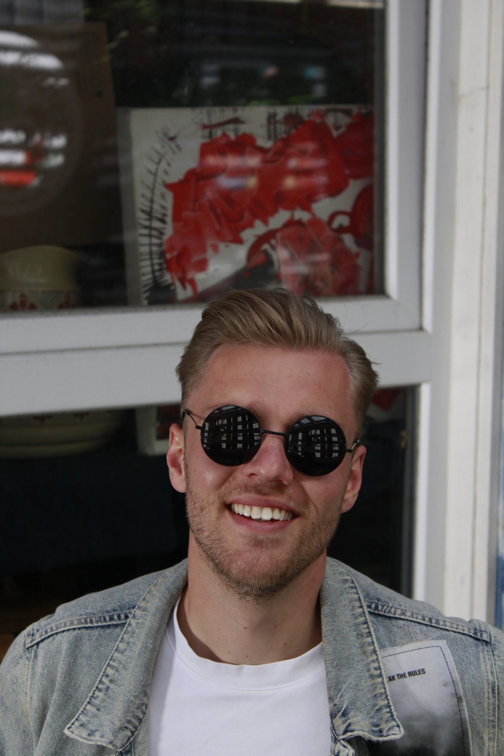 leuke-ronde-zwarte-bril-scaled-1.jpg