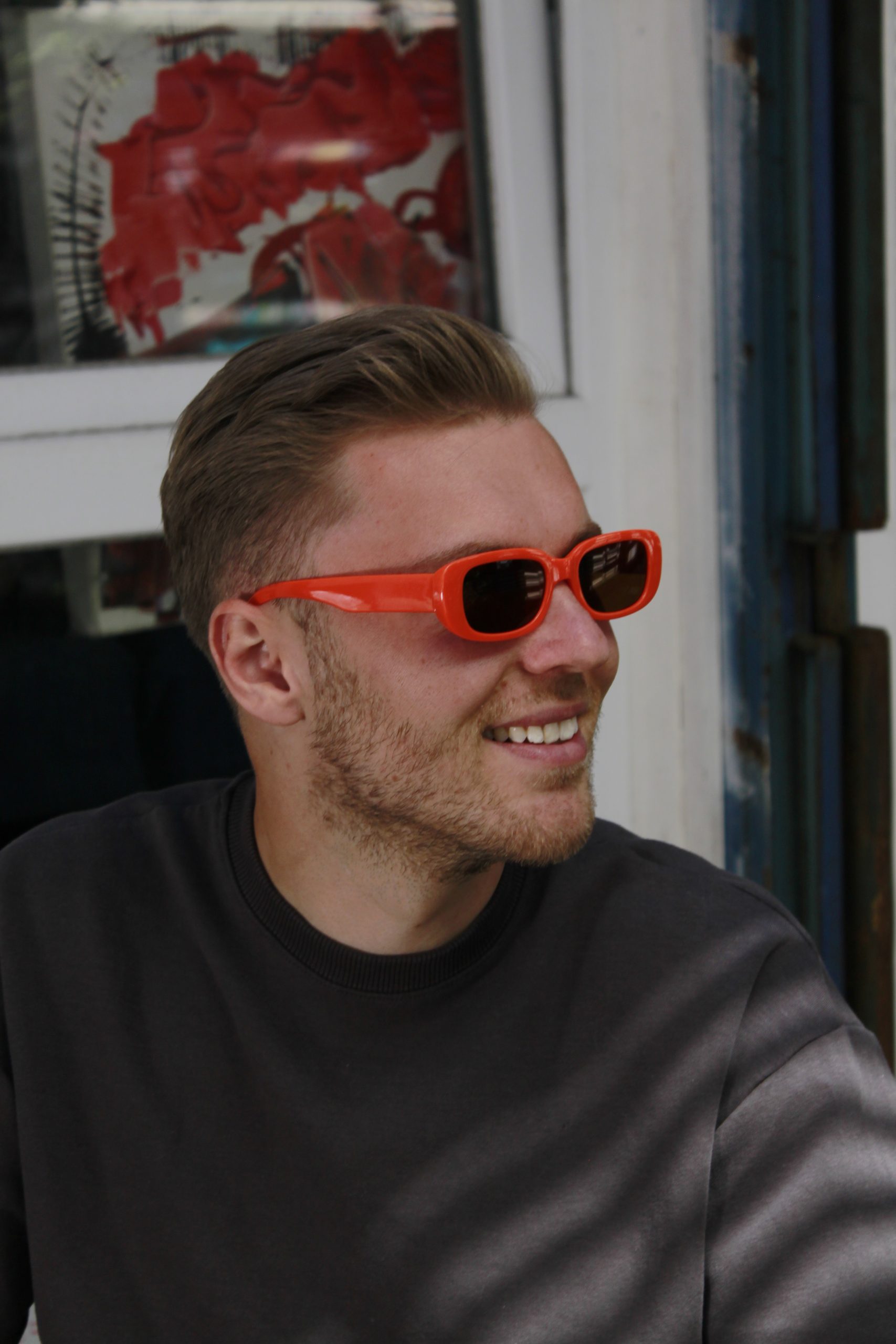 orange-brillen-scaled-1.jpg