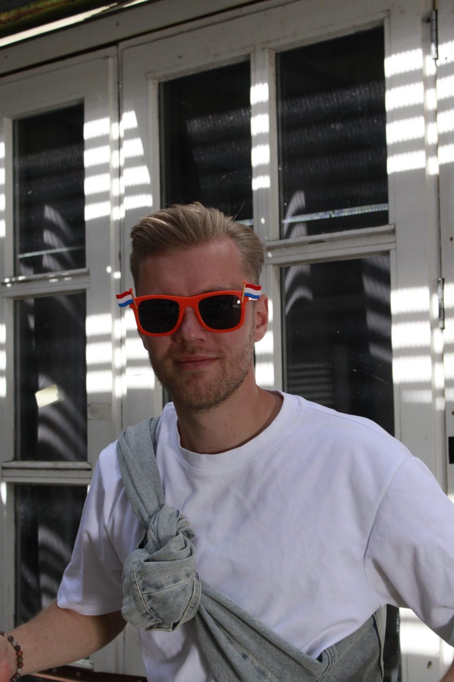 oranje-feestbrillen-scaled-1.jpg