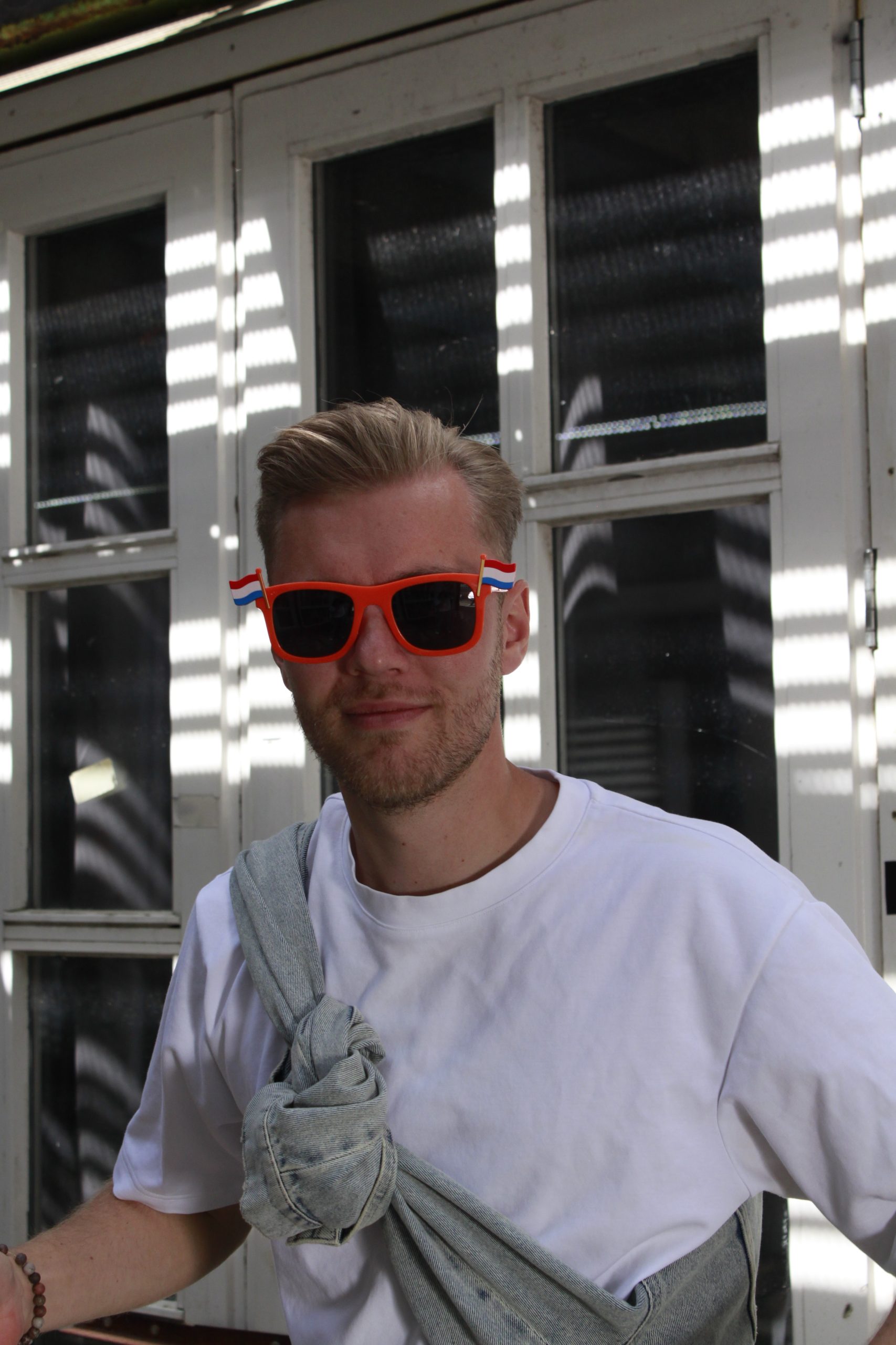 oranje-feestbrillen-scaled-1.jpg