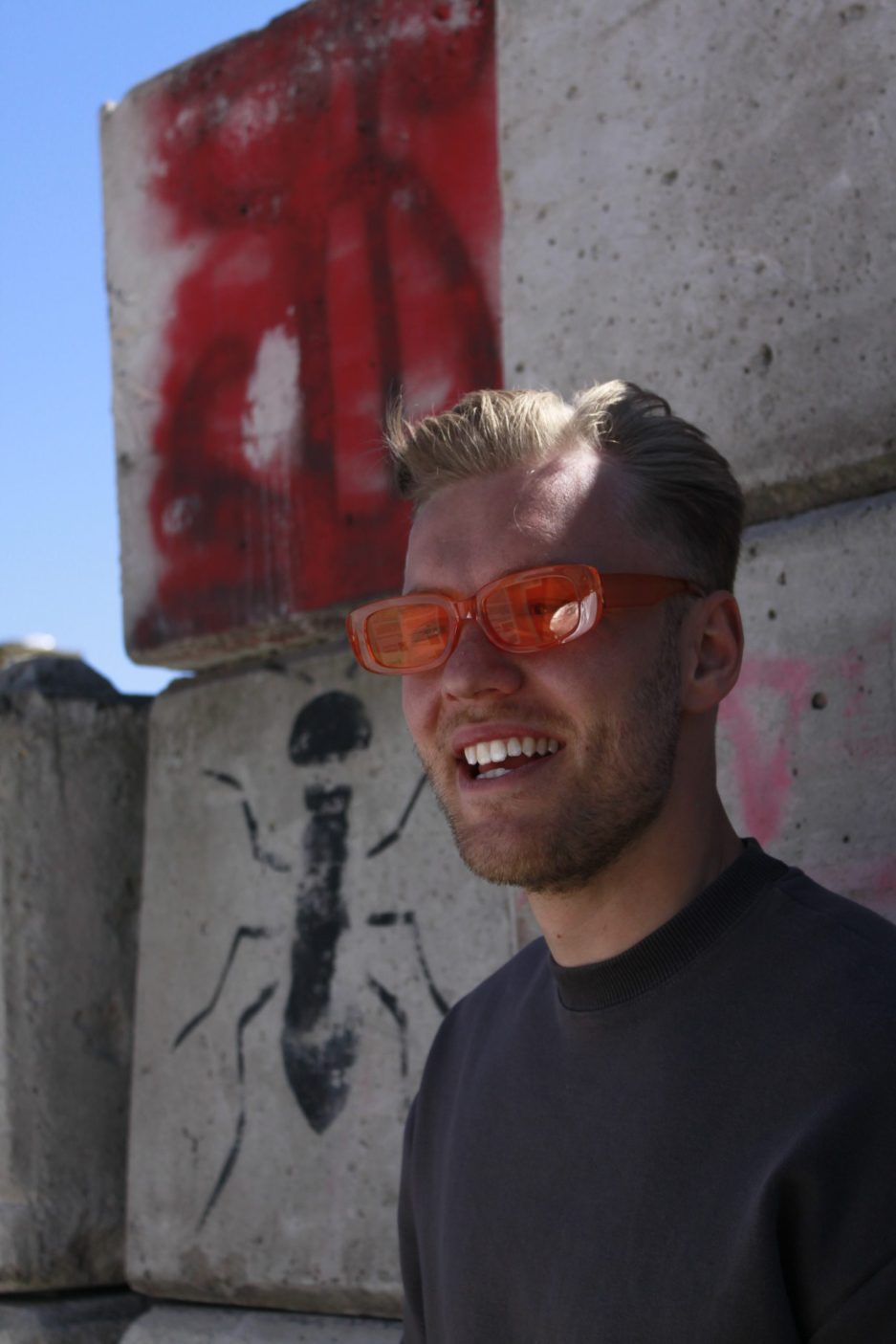 oranje-rave-bril-scaled-1.jpg
