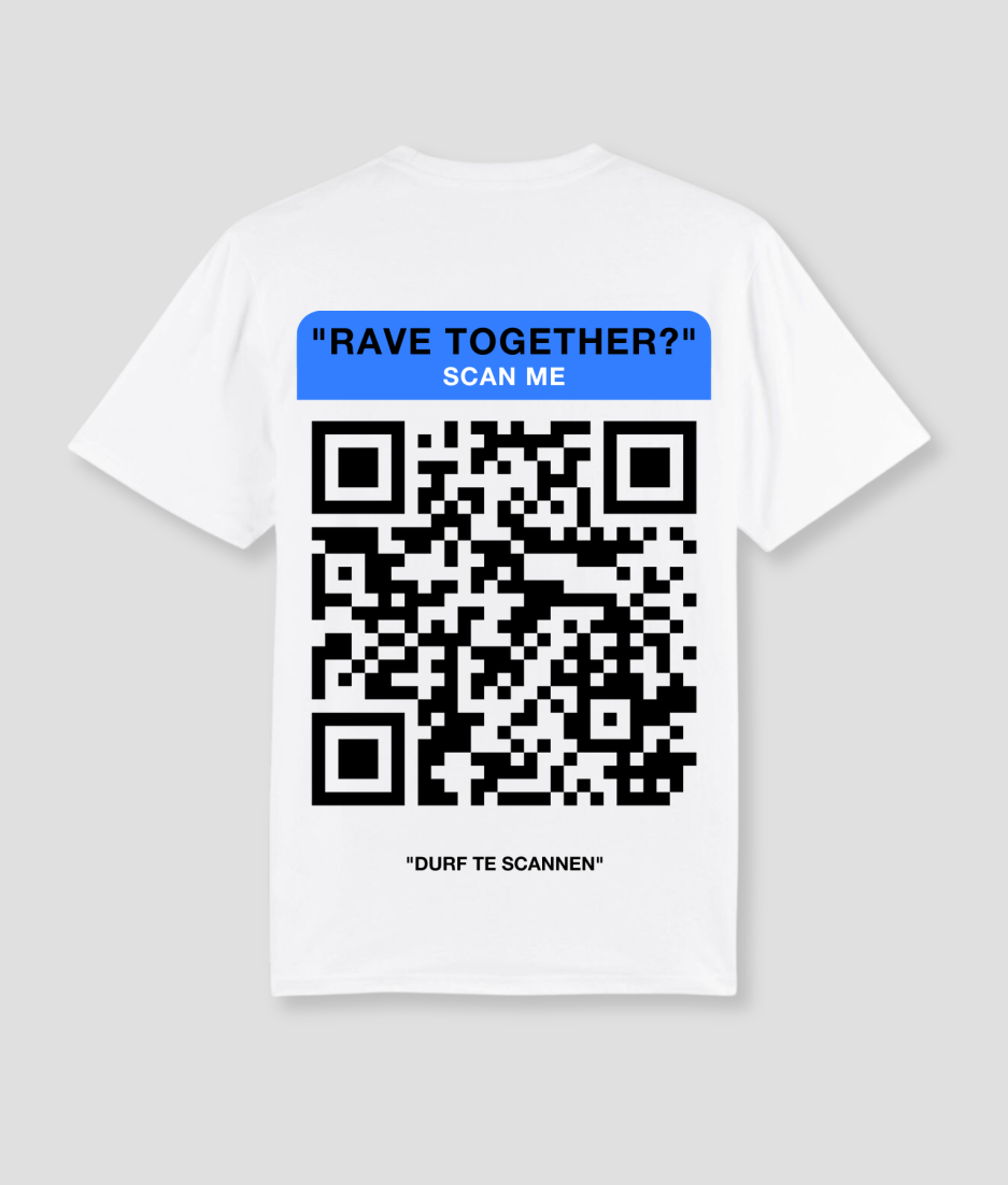qr-code-wit-shirt-blauw-festivals-goedkope-kleding-goede-kwaliteit-festival-kleding-.png