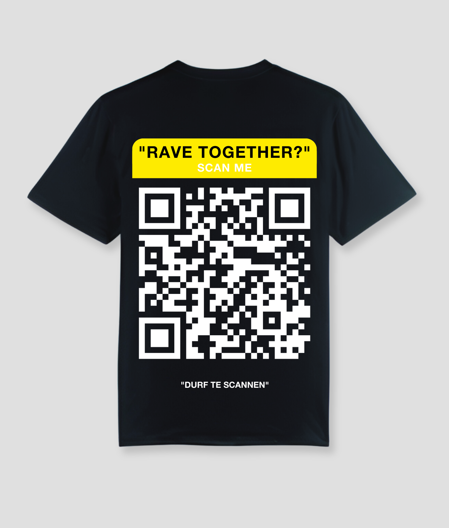 qr-code-zwart-shirt-geel-stijlvolle-techno-kleding-moderne-techno-fashion-techno-fashion.png