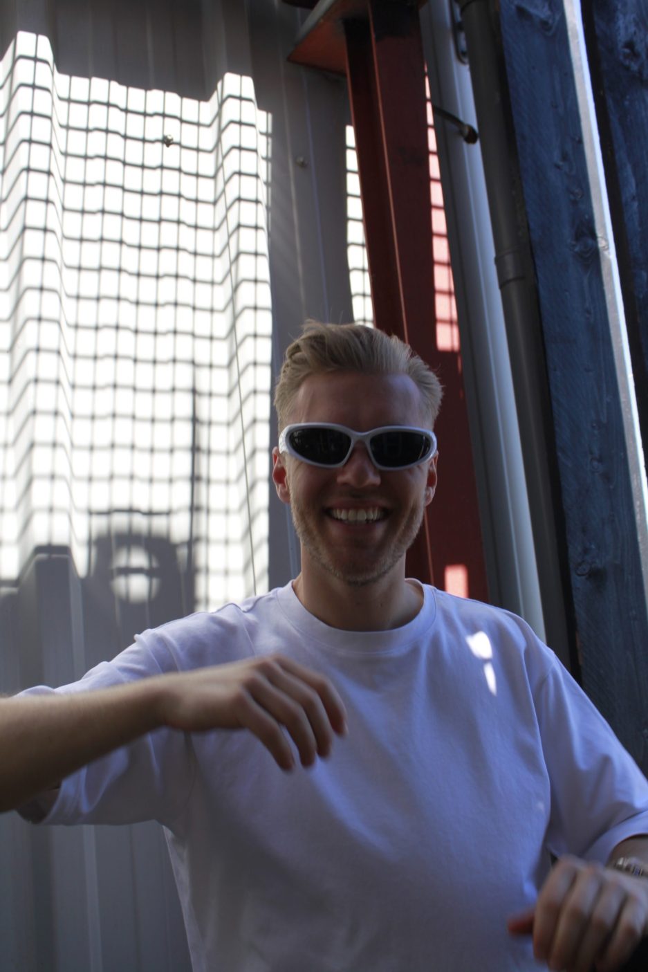 rave-bril-hard-gaan-scaled-1.jpg