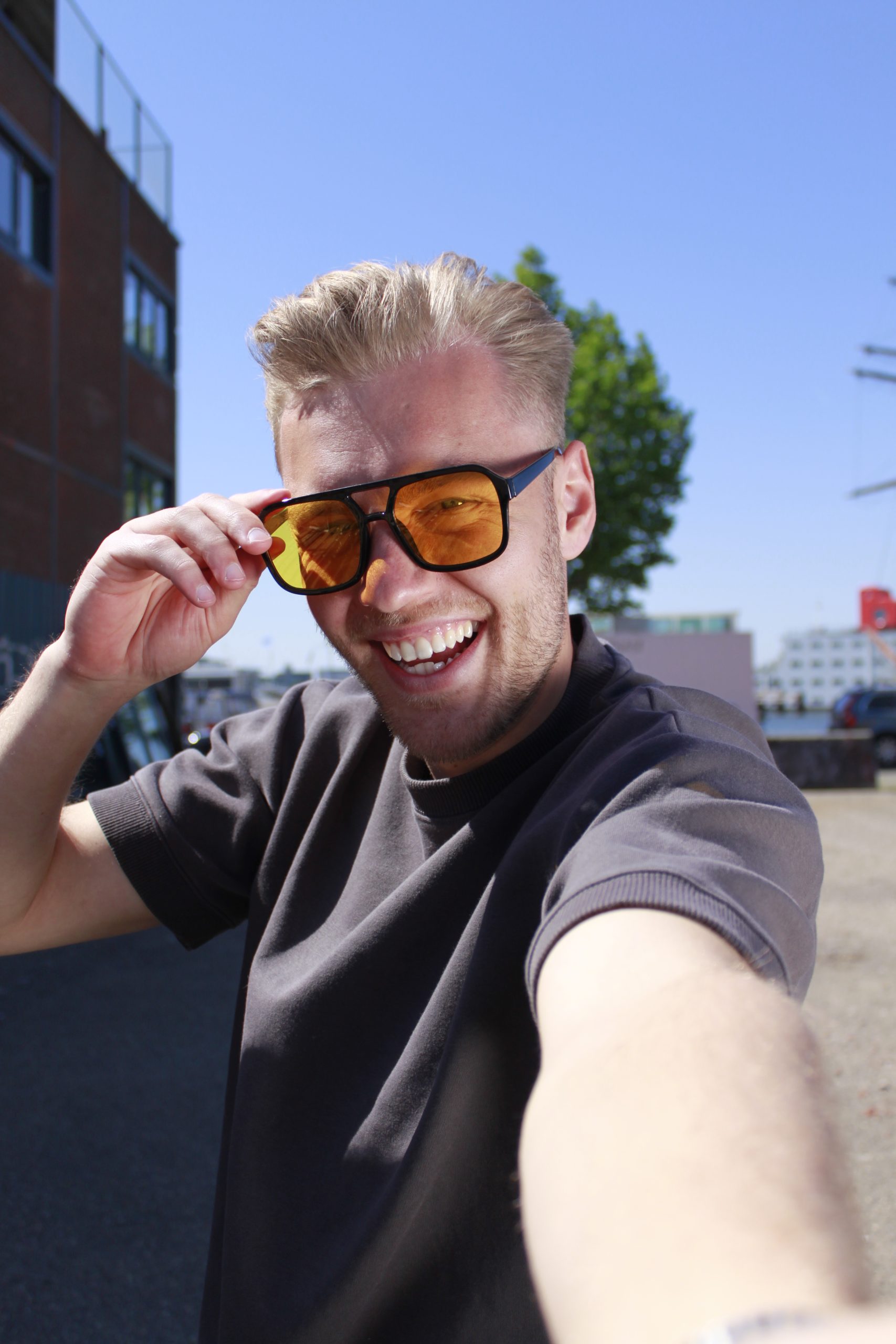 retro-zonnebril-scaled-1.jpg