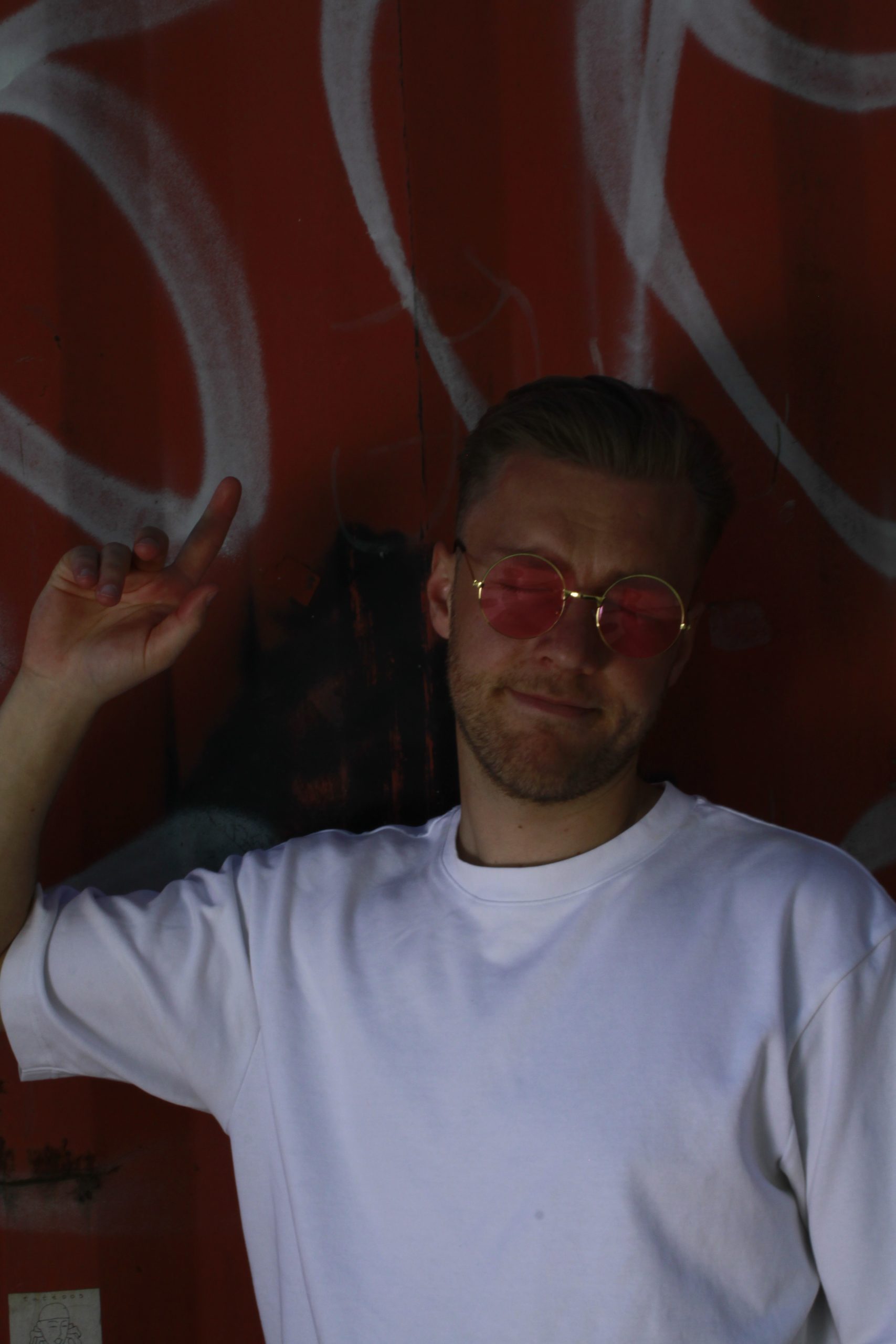 roze-bril-rave-scaled-1.jpg
