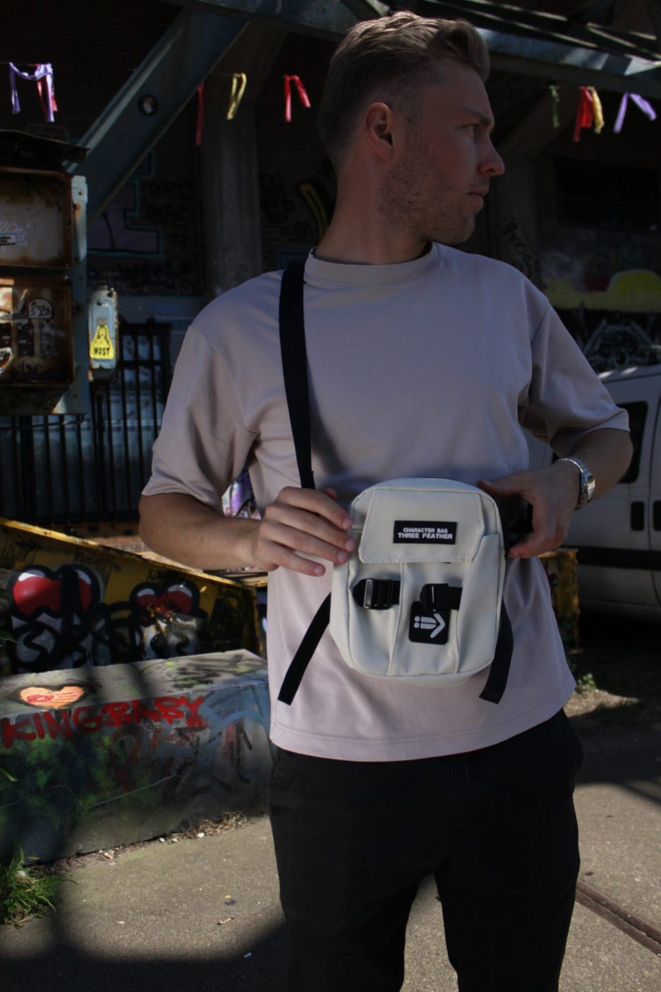 schouder-tas-beige-scaled-1.jpg
