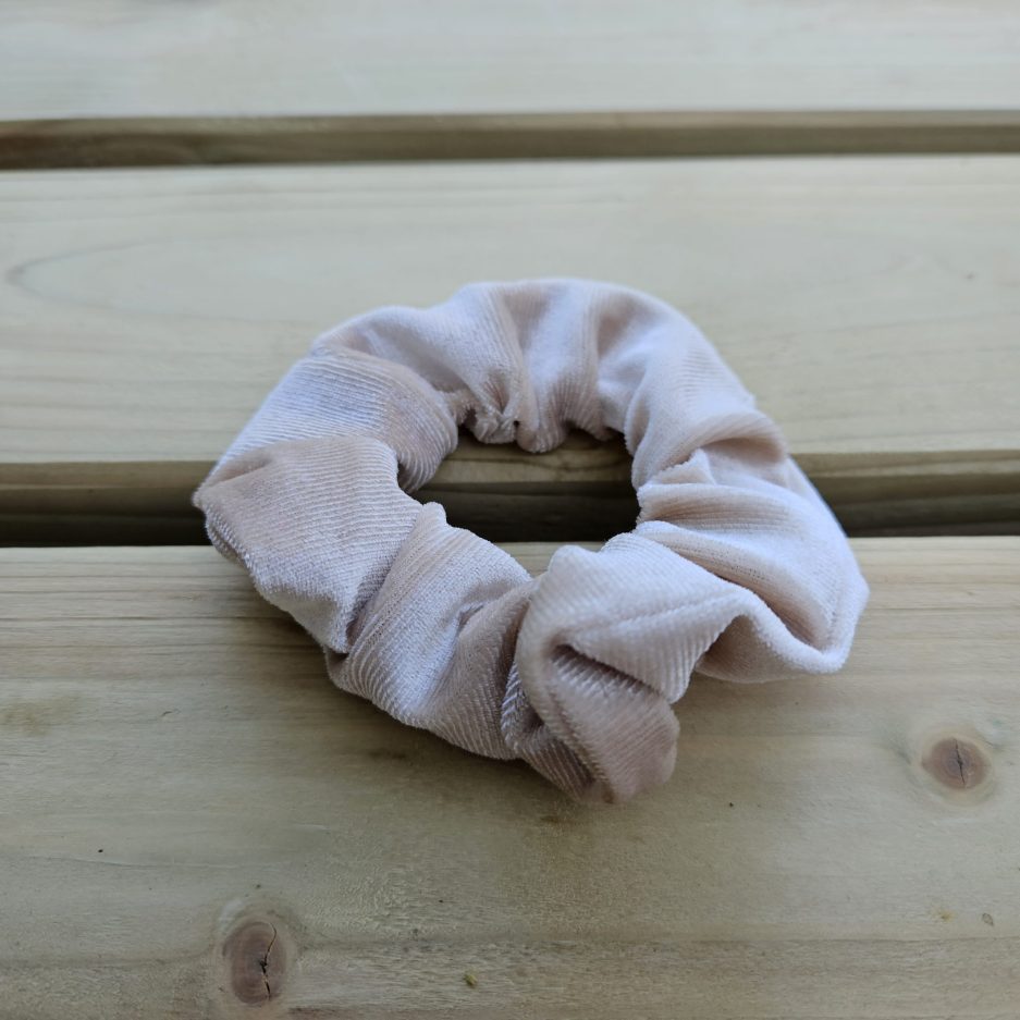scrunchie-festival-haar-verstoppen-scaled-1.jpg