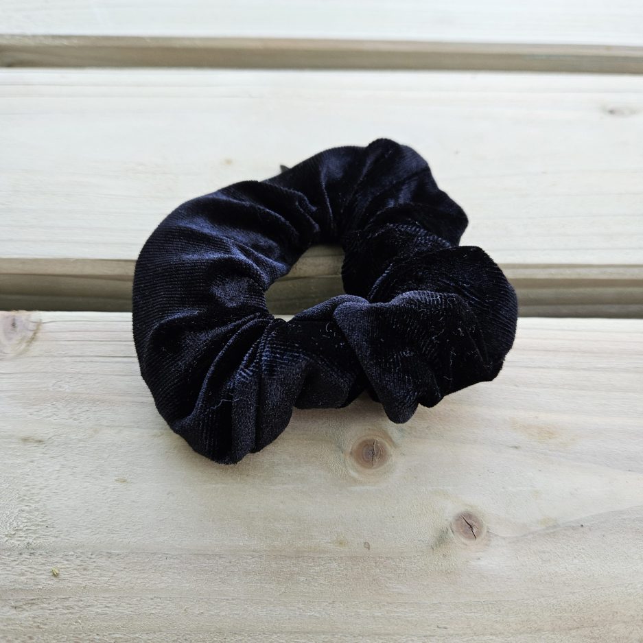 scrunchie-haarbandje-festival-verstopplek-scaled-1.jpg