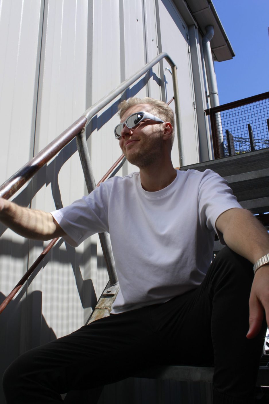 spiegelende-rave-bril-scaled-1.jpg