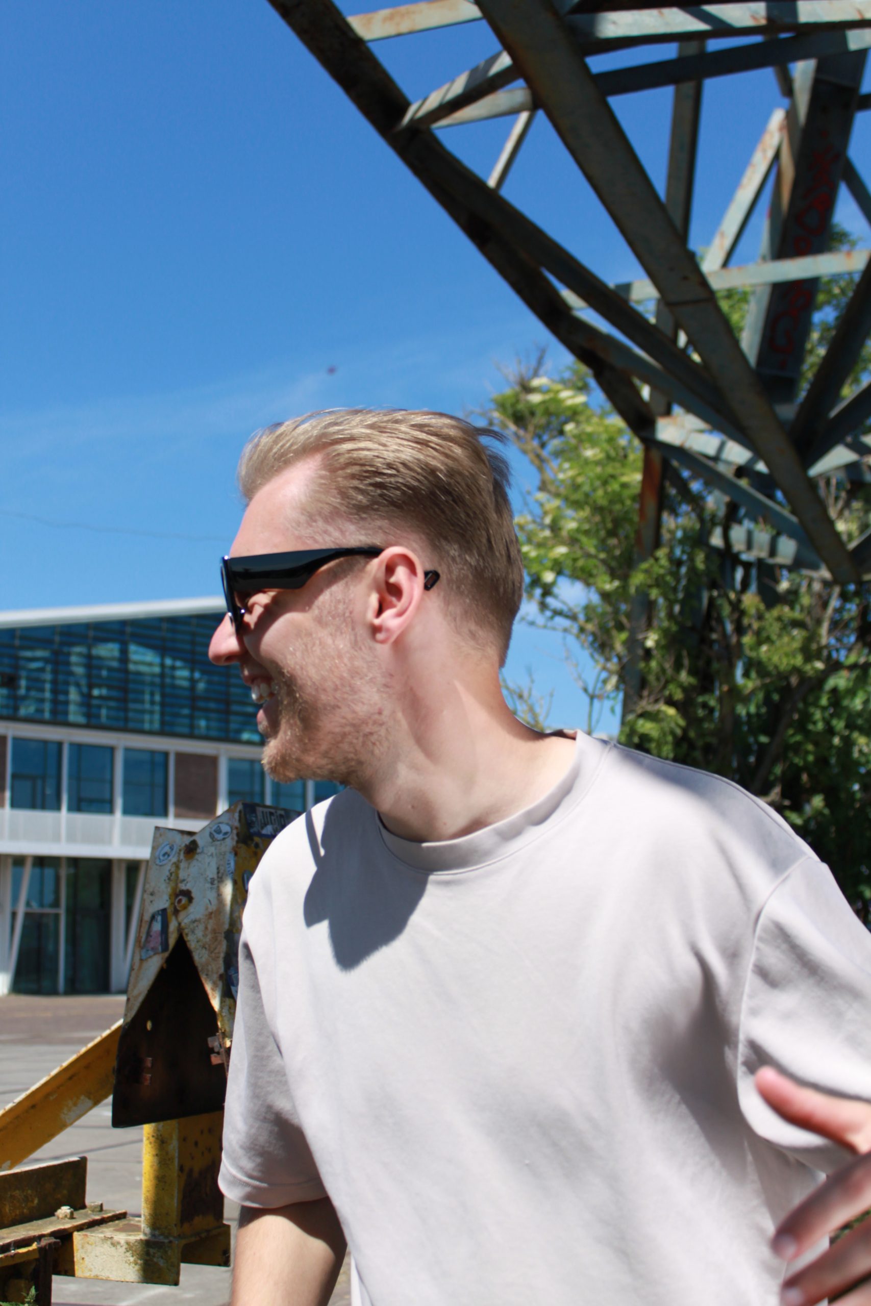 zwarte-rave-brillen-scaled-1.jpg