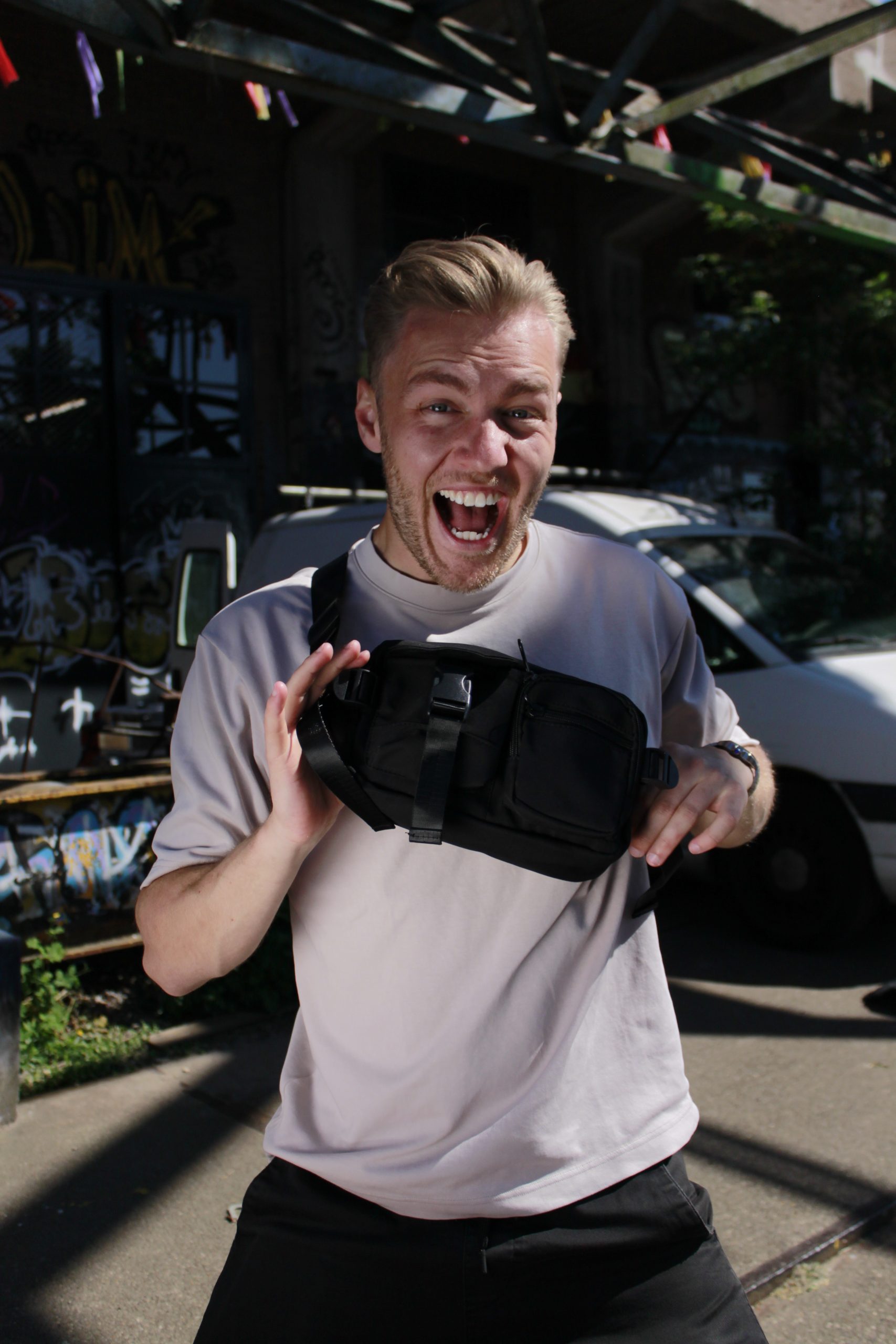zwarte-tas-voor-festival-gear-scaled-1.jpg