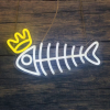 vis met kroon neon lamp