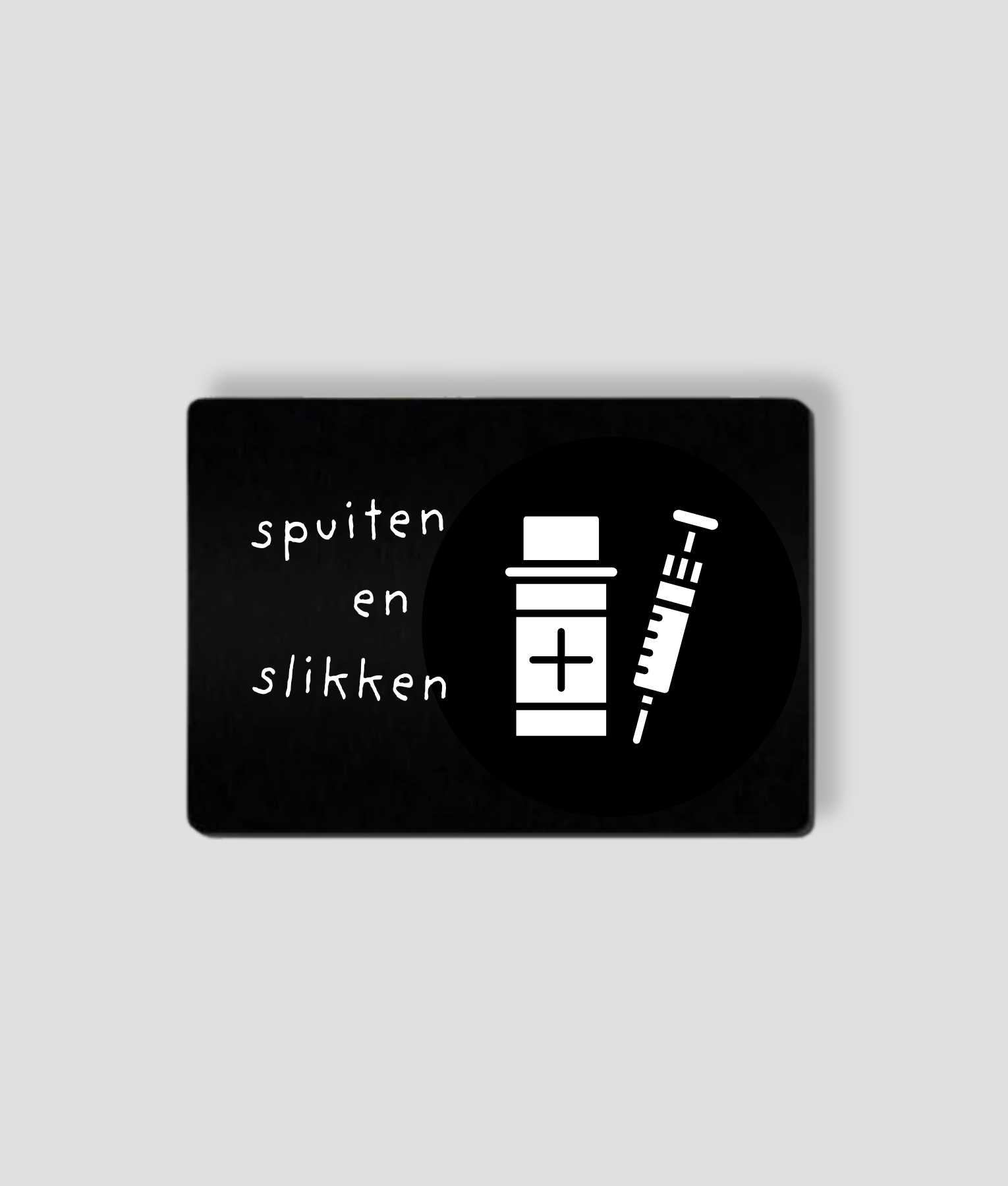 zwarte metalen pasjes