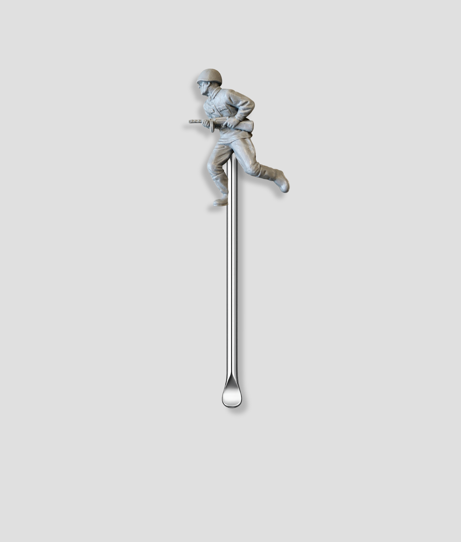 Mini schepje met rennende soldaat figuur in grijs