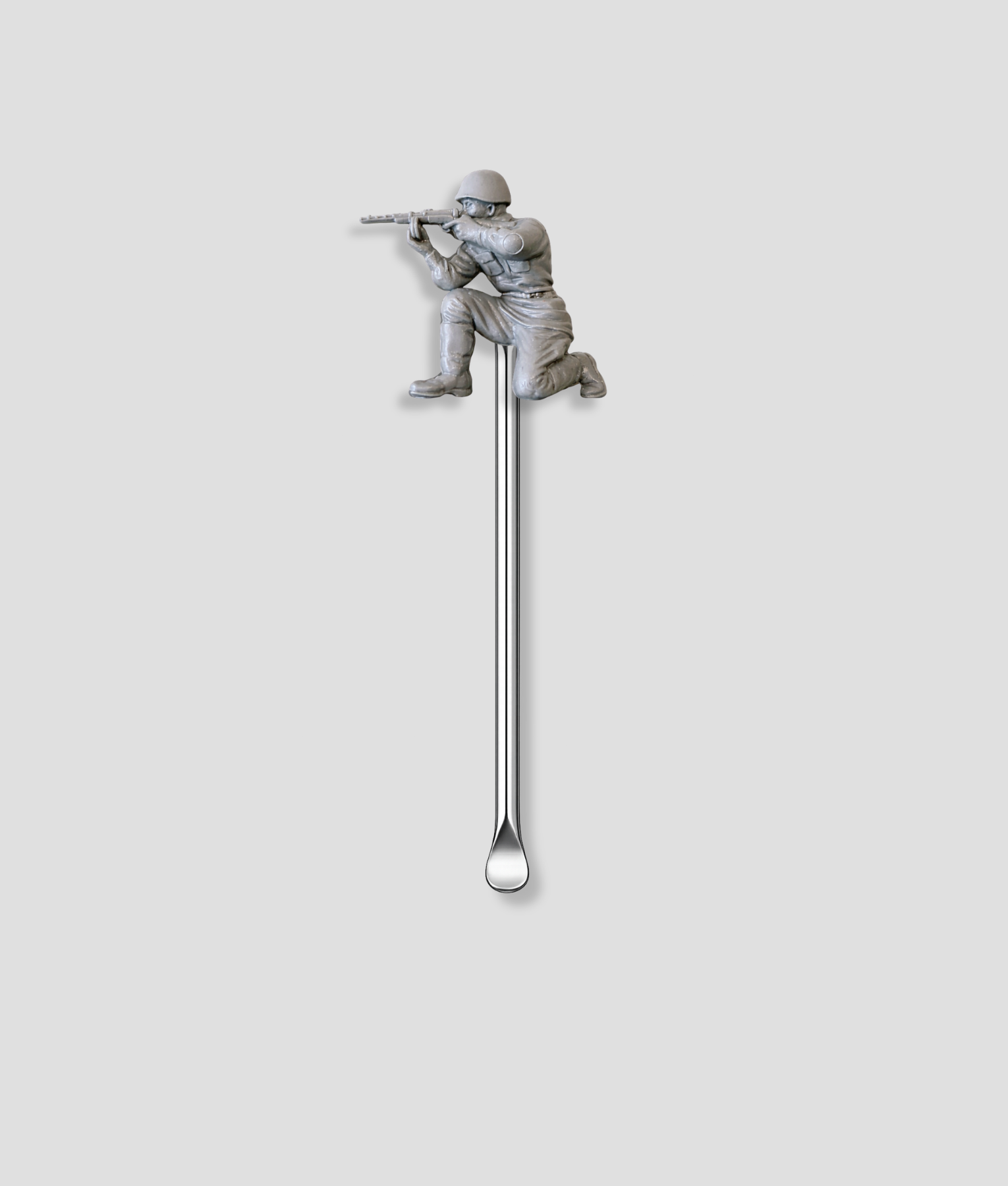 Mini schepje met knielende soldaat figuur