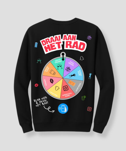 zwarte sweater draai aan het rad