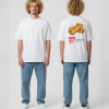 Wit T-shirt met frikandelbroodje foto en supermarkt advertentie print met prijs op de rug
