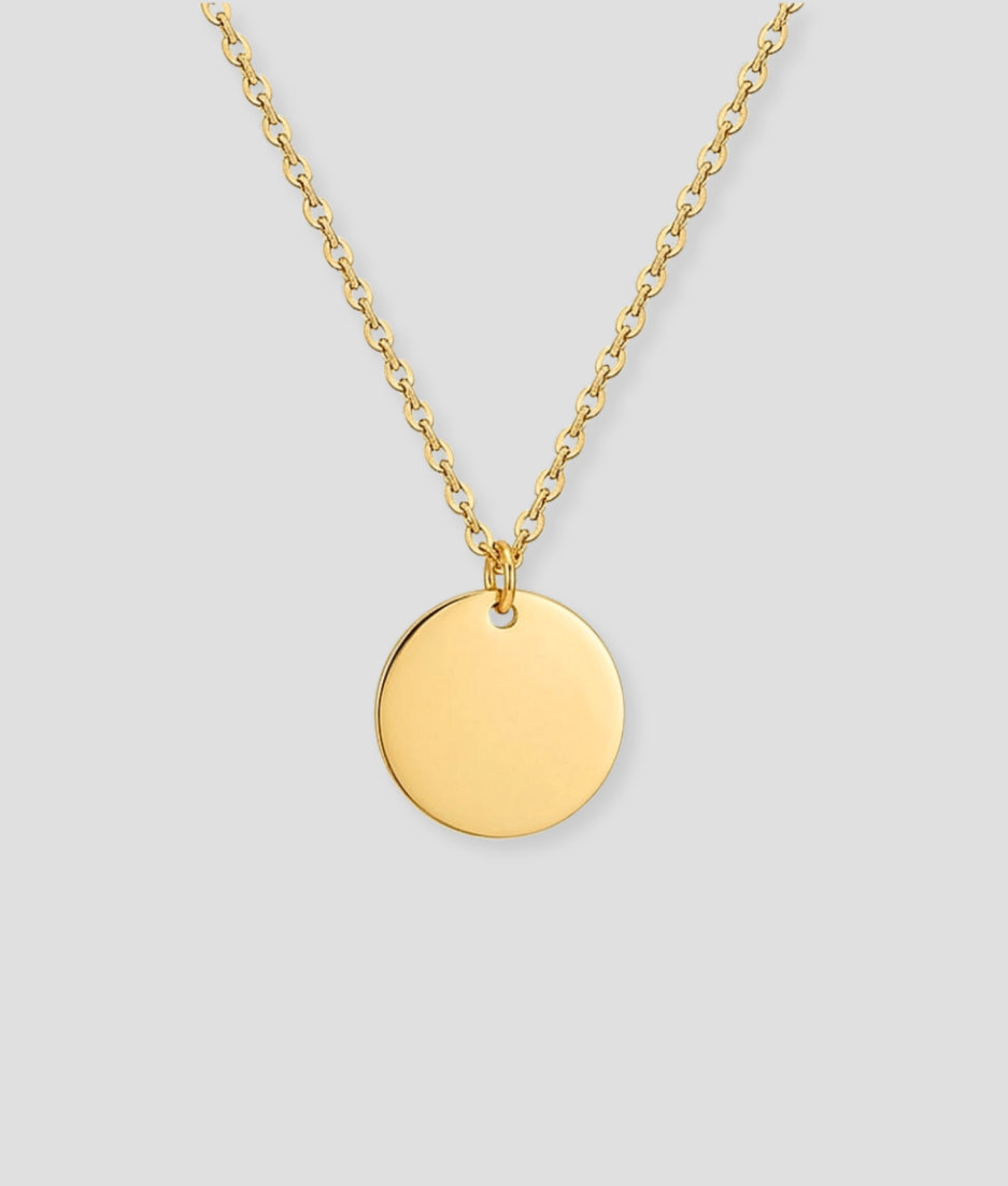 Gouden ronde schijfvormige hanger aan gouden schakelketting gepersonaliseerd gouden sieraad te graveren met eigen naam of tekst