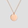 Rosé gouden ronde schijfvormige hanger aan rosé gouden schakelketting gepersonaliseerd rosé gouden sieraad te graveren met eigen naam of tekst