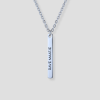 Zilveren rechthoekige staafvormige hanger met RAVE MAATJE gravure voorbeeld aan zilveren schakelketting gepersonaliseerd zilveren sieraad met eigen tekst of naam gravure