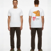 Wit heren t-shirt met Appelflappen opdruk, voor- en achteraanzicht op mannelijk model met donkere broek en groene sneakers, productfoto voor PEP SCHEP webshop