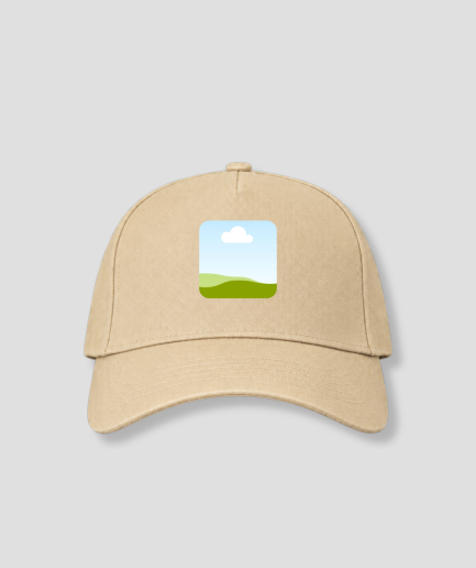 Beige cap met vierkante foto opdruk op voorpaneel