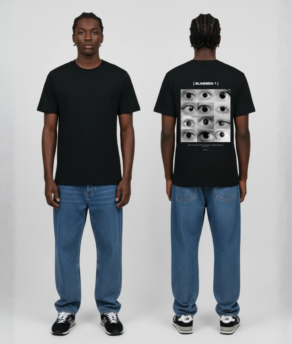 Zwart unisex T-shirt voor- en achteraanzicht gedragen door mannelijk model met BIJNEMEN print en raster van ogen illustraties op de rug