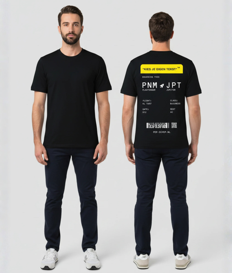 Zwart T-shirt met geel eigen tekst banner en boarding pass print met PNM naar JPT vluchtdetails en PEP-SCHEP.NL tekst op de rug