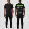 Zwart T-shirt met groene eigen tekst banner en boarding pass print met PNM naar JPT vluchtdetails en PEP-SCHEP.NL tekst op de rug