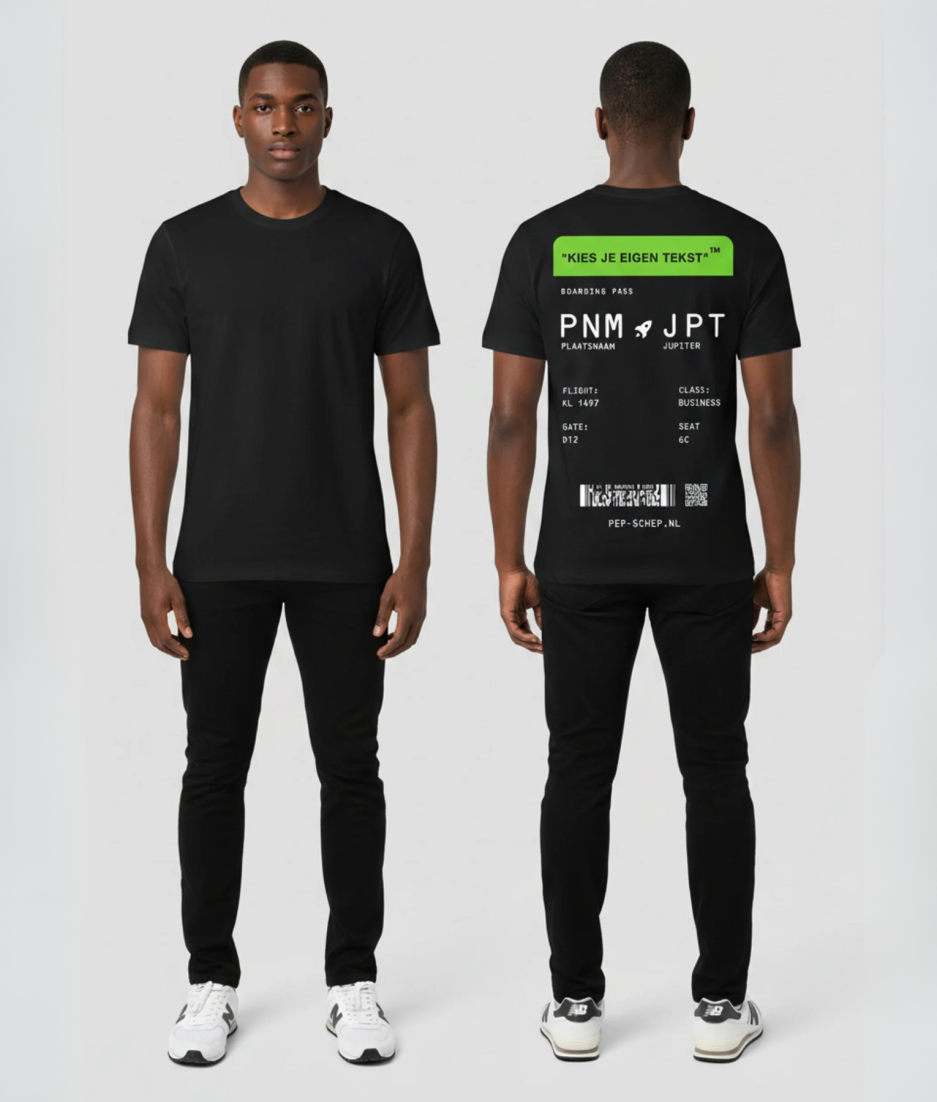 Zwart T-shirt met groene eigen tekst banner en boarding pass print met PNM naar JPT vluchtdetails en PEP-SCHEP.NL tekst op de rug