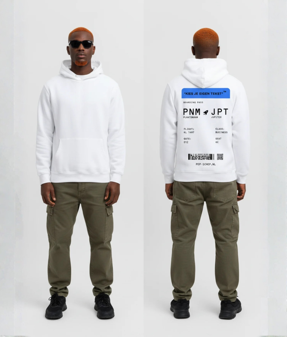Witte hoodie met blauwe boarding pass print en eigen tekst op de rug