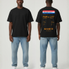 Zwart T-shirt met Nederlandse vlag gekleurde eigen tekst banner en boarding pass print met PNM naar JPT vluchtdetails op de rug