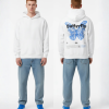 Witte hoodie met blauwe vlinder en Butterfly tekst op de rug