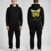 Man in zwarte hoodie voor- en achterkant met gele vlinder en Butterfly print op de rug