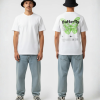 Wit T-shirt met groene vlinder illustratie en Butterfly tekst herhalend in gothic lettertype met sterren op de rug