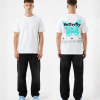 Wit unisex T-shirt voor- en achteraanzicht gedragen door mannelijk model met Butterfly vlinder blauw turquoise print en Butterfly tekst op de rug streetwear festival T-shirt