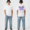 Wit T-shirt met paarse vlinder illustratie en Butterfly tekst herhalend in gothic lettertype met sterren op de rug
