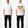 Wit unisex t-shirt met 'Butterfly' opdruk van PEP SCHEP – grote oranje vlinder illustratie met decoratieve goudkleurige details en tekst op de rug
